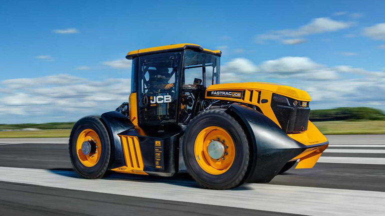 Έπιασε με το τρακτέρ τα 166,7 χλμ./ώρα!