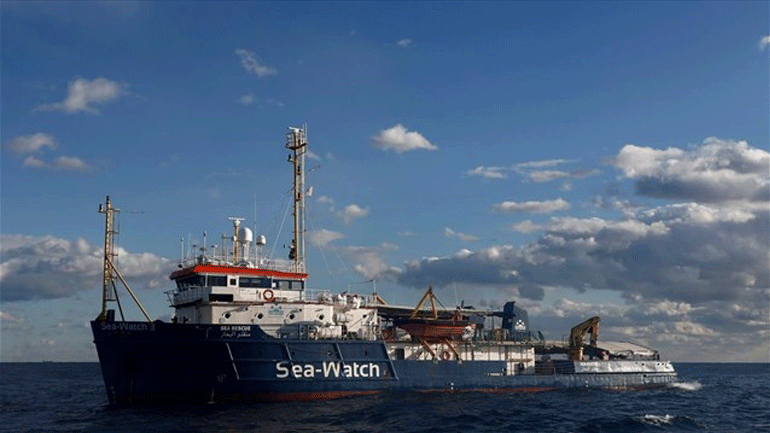 Ιταλία: Αυξάνεται η ένταση με το Sea Watch που παραμένει στα ανοικτά της Λαμπεντούζα με 42 μετανάστες