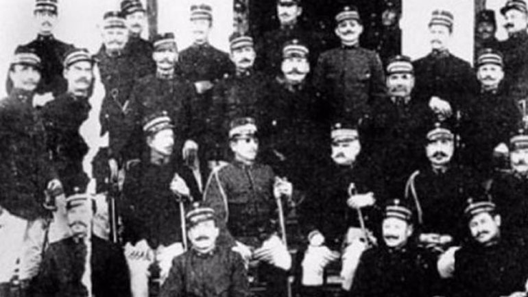 Σε μια Ελλάδα λες του σήμερα, έτσι στήνονται τα πραξικοπήματα