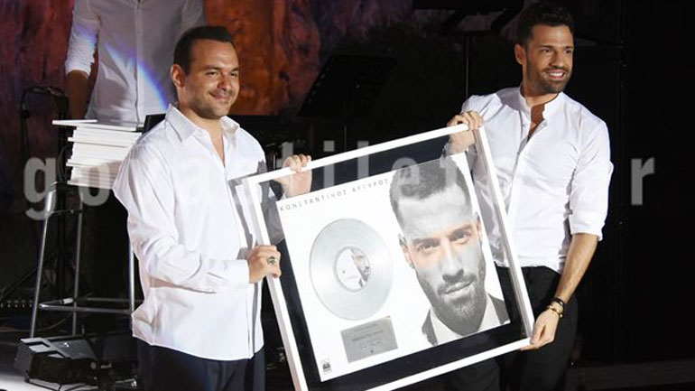 Λαμπερές παρουσίες στην απονομή του πλατινένιου δίσκου του Κωνσταντίνου Αργυρού!