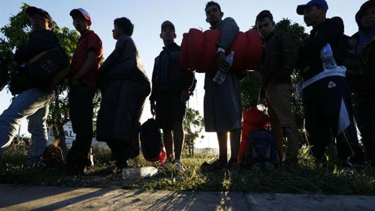 Το Μεξικό δεν θα συλλαμβάνει τους μετανάστες που διασχίζουν τα σύνορα με τις ΗΠΑ