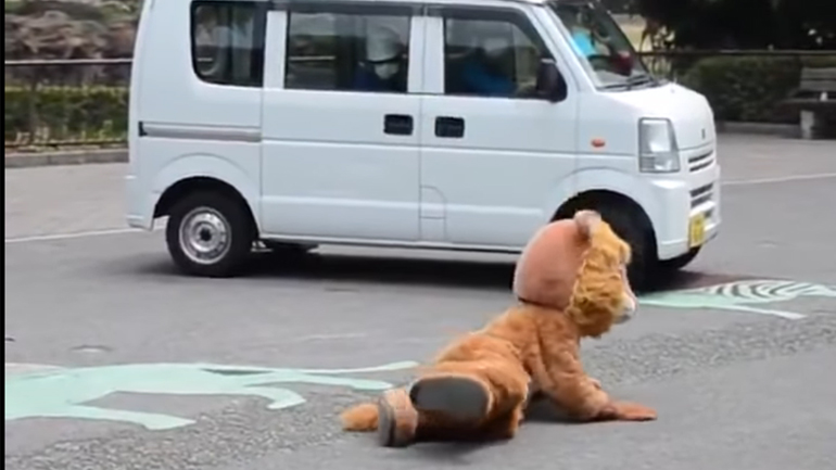 Αστεία άσκηση απόδρασης λιονταριού στην Ιαπωνία