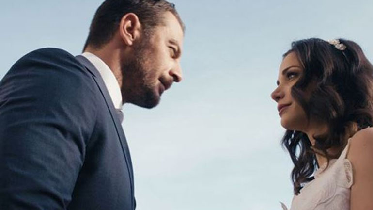 Το Τατουάζ: Η Ελένη ανακοινώνει στους γονείς της ότι φεύγει άμεσα για το Λονδίνο