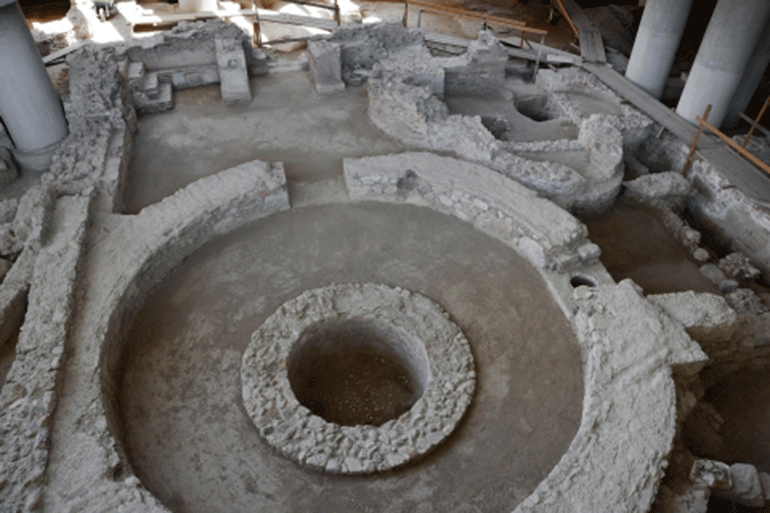 Το τρίκογχο δωμάτιο και η κυκλική αίθουσα - πύργος του κτηρίου Ε (αρχές 6ου αι. μ.Χ.)