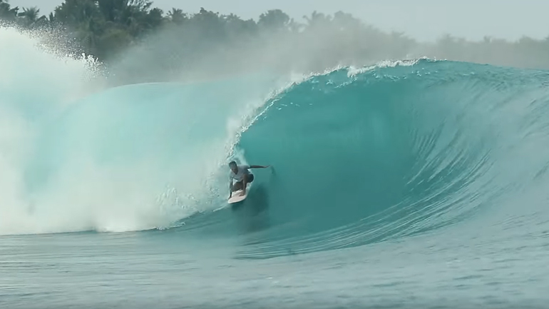 Surfing στην Ινδονησία