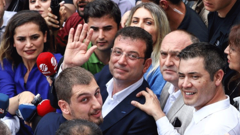 Τουρκία: Πλήθος κόσμου στους δρόμους της Κωνσταντινούπολης για τον ορκωμοσία του Ιμάμογλου