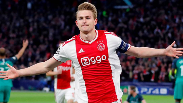 Η Γιουβέντους ανακοινώνει τον Ντε Λιχτ