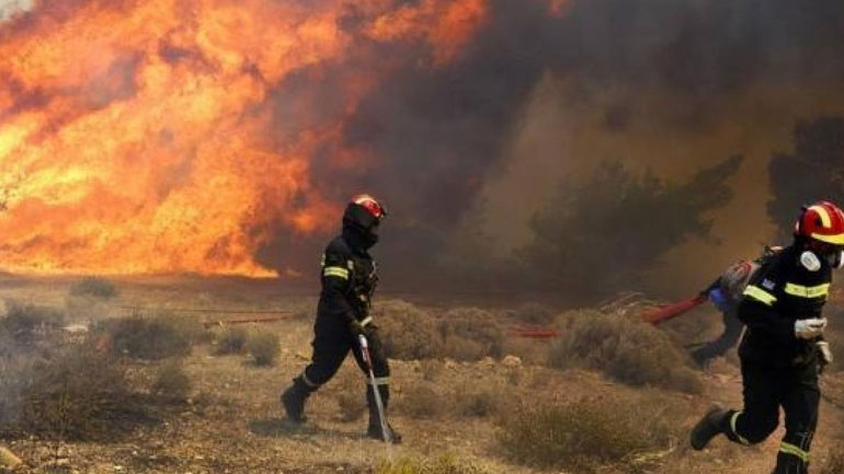 Οριοθετήθηκε η φωτιά στο Λαύριο