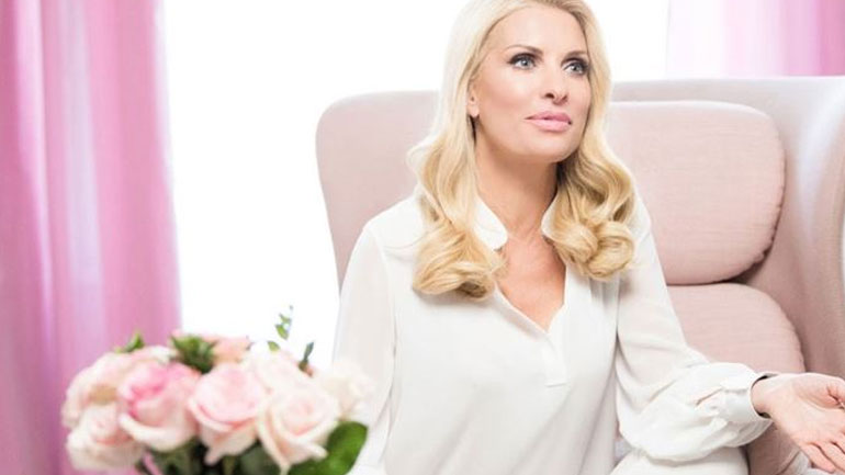 Ελένη Μενεγάκη: Η επίσημη φωτογράφιση για τη νέα τηλεοπτική σεζόν!