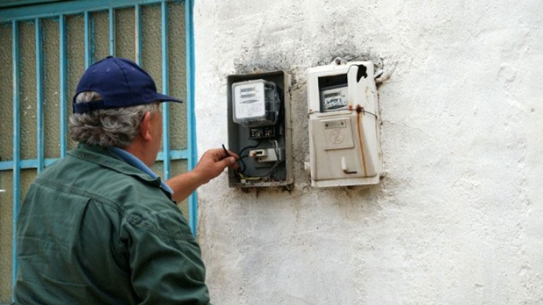 Άνδρας 85 ετών περιγράφει τον τρόπο που τον εξαπάτησαν μέλη συμμορίας, που παρίσταναν τους υπαλλήλους της ΔΕΗ