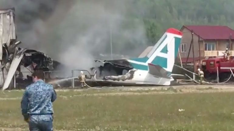 Ρωσία: Τραγωδία με δύο νεκρούς και 19 τραυματίες έπειτα από αναγκαστική προσγείωση