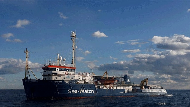 Ιταλία: Δύο νεαροί μετανάστες απομακρύνθηκαν από το Sea Watch, άλλοι 40 παραμένουν αποκλεισμένοι Ιταλία: Δύο νεαροί μετανάστες απομακρύνθηκαν από το Sea Watch, άλλοι 40 παραμένουν αποκλεισμένοι