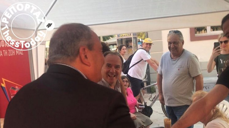 Θεσσαλονίκη: Στο περίπτερο του ΣΥΡΙΖΑ ο Κώστας Καραμανλής
