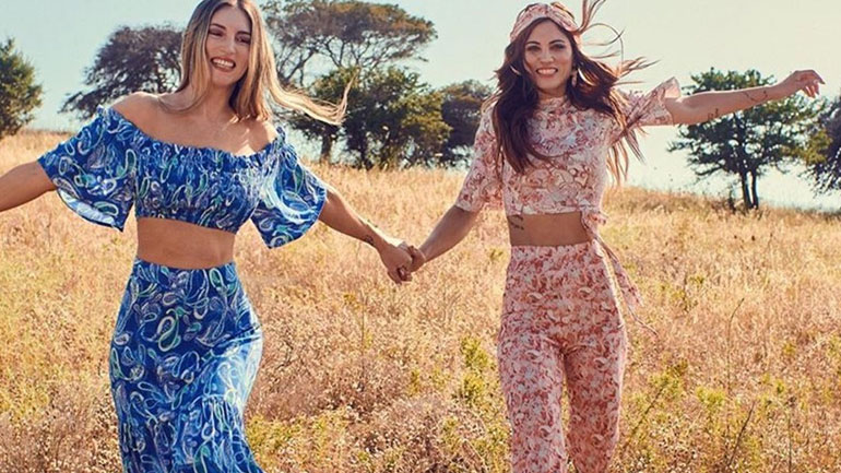 Αθηνά Οικονομάκου – Μαίρη Συνατσάκη: Φόρεσαν το ίδιο φόρεμα σε μουσικό event!