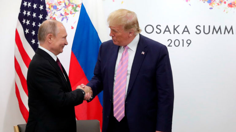 Eπίσημη πρόσκληση Πούτιν στον Τραμπ να επισκεφθεί τη Μόσχα το 2020