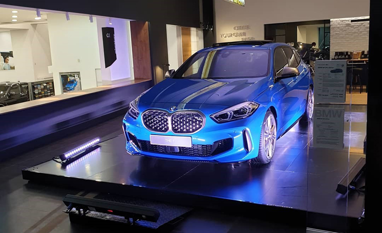 Η Μ135i που βρίσκετα ι στις εγκαταστάσεις της BMW Σφακιανάκης