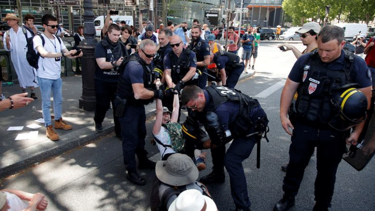 Διαδηλώσεις ακτιβιστών για το κλίμα στη Γαλλία – Συγκρούσεις με την αστυνομία