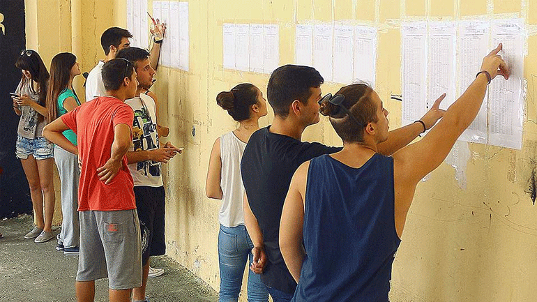 Πανελλαδικές 2019: «Κάτω από τη βάση» σε Βιολογία, Μαθηματικά και Χημεία – Τι δείχνουν τα στατιστικά του Υπ. Παιδείας