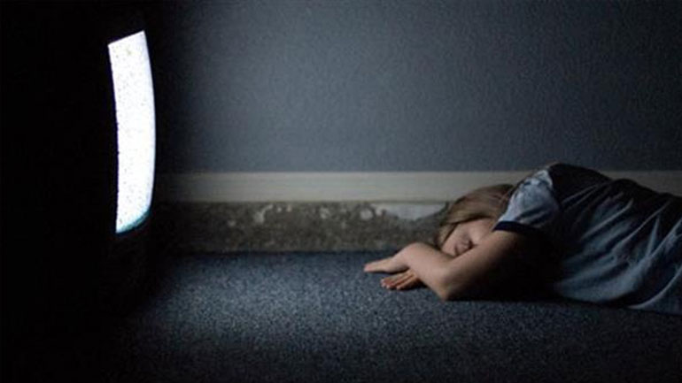 Κλείστε την τηλεόραση για να κοιμάται καλύτερα το παιδί σας