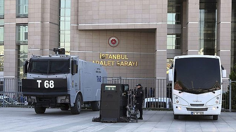 Τουρκία: Δικαστήριο διέταξε τη συνέχιση της κράτησης ενός υπαλλήλου του προξενείου των ΗΠΑ