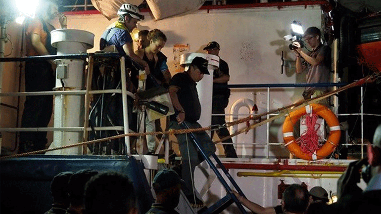 Το Sea-Watch 3 στη Λαμπεντούζα – Το Παρίσι είναι έτοιμο να δεχθεί 10 μετανάστες