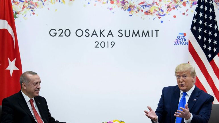 Ο τουρκικός Τύπος χαρακτηρίζει «ιστορικές» τις δηλώσεις Τραμπ