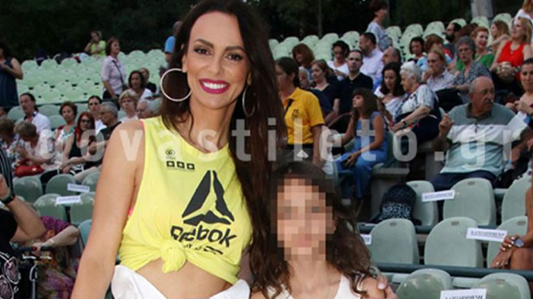 Μπέττυ Μαγγίρα: Στο θέατρο με την κόρη της!