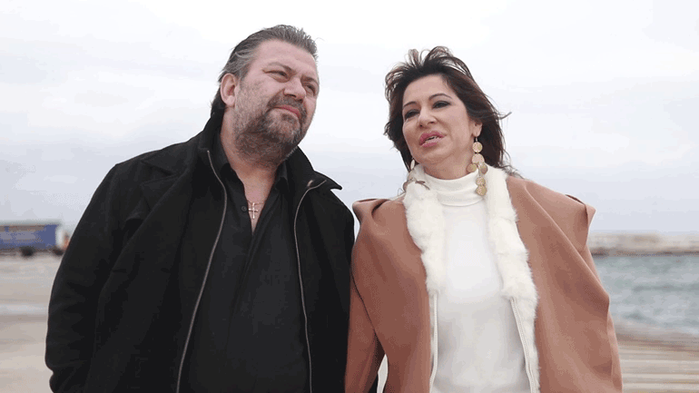 Ματθαίος Γιαννούλης και Μαρία Νομικού «Tα Καράβια»  στην ελληνική νοηματική γλώσσα