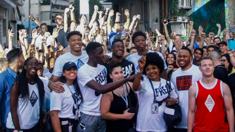 «AntetokounBros 2019»: Αποθέωση στα Σεπόλια για τον Γιάννη Αντετοκούνμπο και τα αδέρφια του