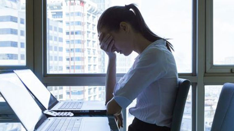Ο κίνδυνος για την υγεία των γυναικών που δουλεύουν πολλές ώρες