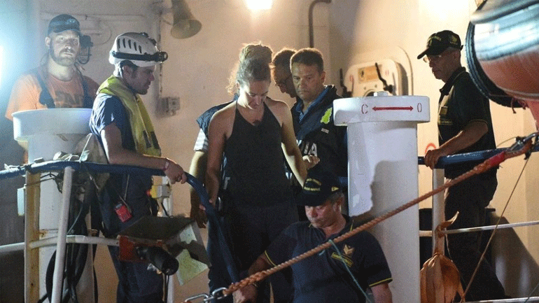 Σε αντιπαράθεση Ρώμη – Βερολίνο μετά τις κατηγορίες σε βάρος της καπετάνισσας του Sea-Watch 3