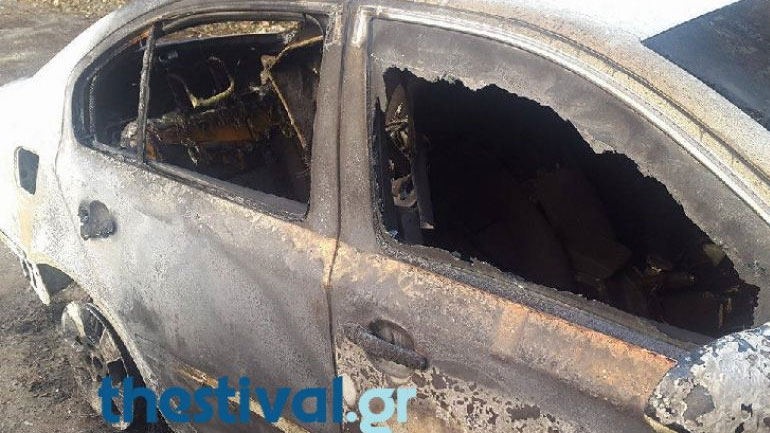 Οδηγός σώθηκε από φλεγόμενο αυτοκίνητο και συνελήφθη στη Χαλκιδική