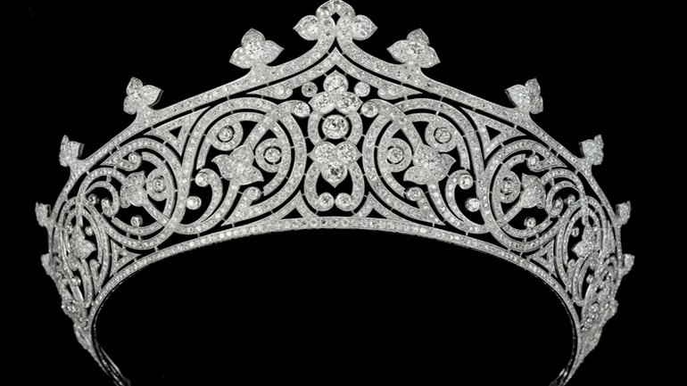 Μυθικές τιάρες του οίκου Chaumet για αυτοκράτειρες και βασίλισσες παρουσιάζονται σε έκθεση στο Μονακό