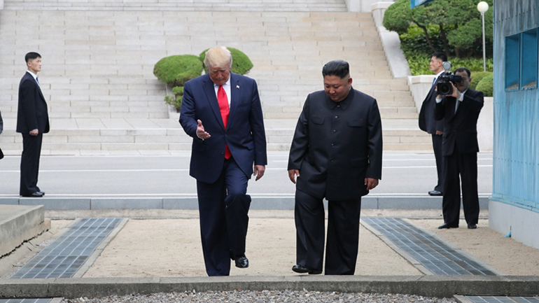 ”Χειραψία” για δημόσιες σχέσεις