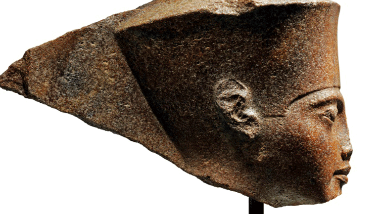 Ένα γλυπτό του Τουταγχαμών βγαίνει στο σφυρί, αψηφώντας την αντίθεση της Αιγύπτου