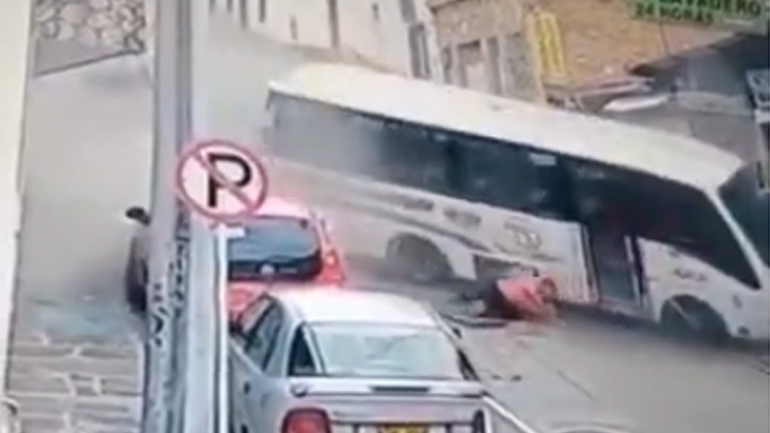 Λεωφορείο φεύγει χωρίς φρένα στην κατηφόρα! Λεωφορείο φεύγει χωρίς φρένα στην κατηφόρα!