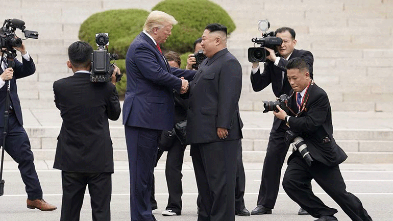 Βόρεια Κορέα: «Ιστορική» και «εξαιρετική» η συνάντηση Τραμπ – Κιμ Γιονγκ Ουν