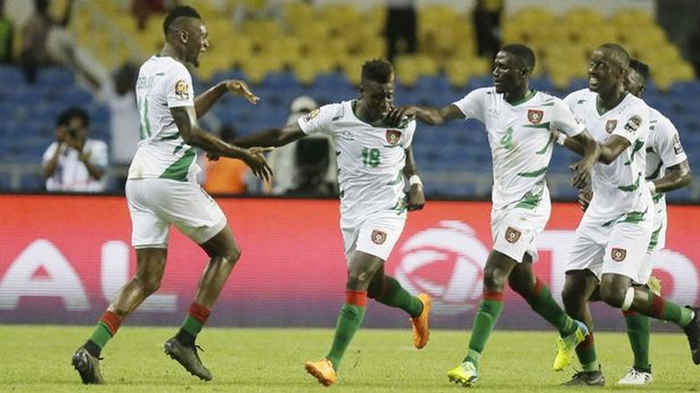 Διώχνει την αφρικανική σκόνη και βλέπει την πρόκριση