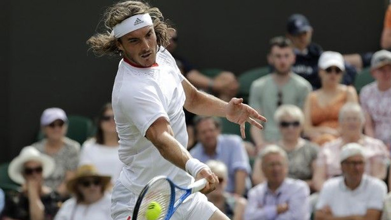 Γουίμπλετον: «Αντίο»… με το καλημέρα ο Τσιτσιπάς