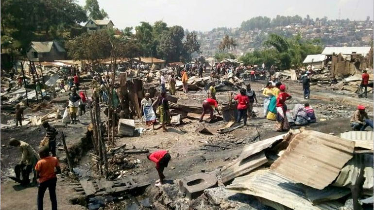 ΛΔ Κονγκό: Ένα κοριτσάκι σκοτώθηκε, δεκάδες σπίτια κάηκαν σε μεγάλη πυρκαγιά στο Μπουκάβου