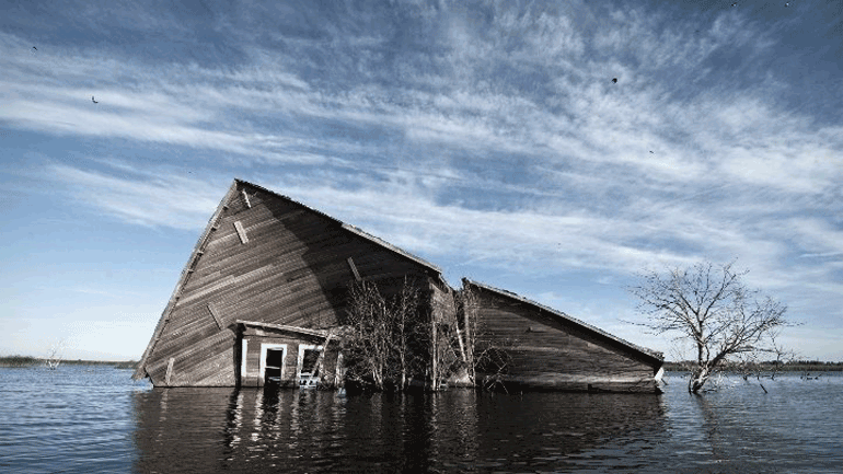 Φωτογράφισε τον «πνιγμό» μιας αγροτικής κοινότητας