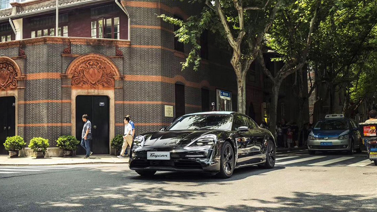 Στους δρόμους της Σαγκάης η Porsche Taycan