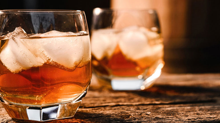 Εισαγόμενα ευρωπαϊκά τυριά και ουίσκι, αξίας 4 δις δολαρίων, στο στόχαστρο των ΗΠΑ που απειλούν με δασμούς