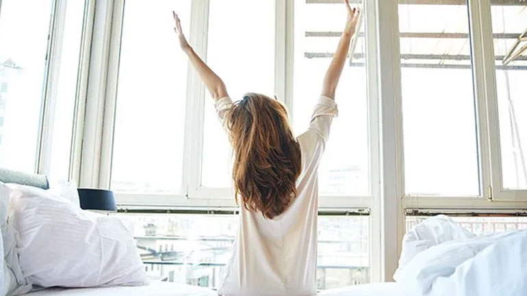 Το πρωινό ξύπνημα μιας γυναίκας συνδέεται με μειωμένο κίνδυνο εμφάνισης καρκίνου του μαστού