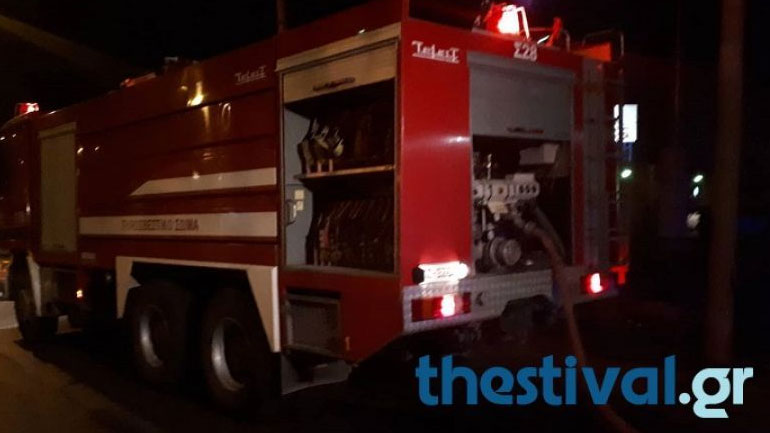 Θεσσαλονίκη: Σε εξέλιξη πυρκαγιά σε εγκαταλελειμμένο οίκημα στους Αμπελόκηπους