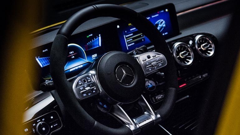 Έφτασε η ώρα της πανίσχυρης Mercedes AMG A45