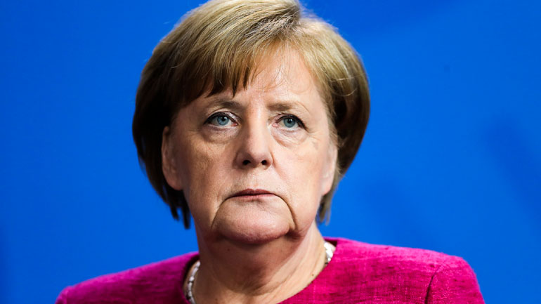 «Η Μέρκελ επιστρέφει στη Γερμανία τριπλά ταπεινωμένη»