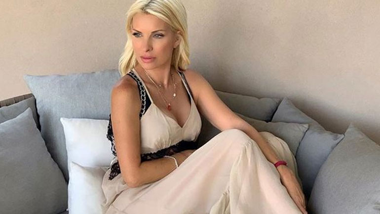 Οι βόλτες της Ελένης Μενεγάκη με το σκάφος στην Άνδρο!