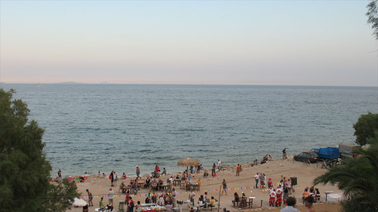 Εργασίες καθαρισμού στις παραλίες Φρεαττύδα και Βοτσαλάκια από τον Δήμο Πειραιά