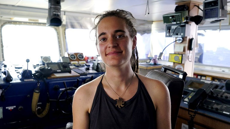 Διαμαρτυρία της Διεθνούς Αμνηστίας έξω από την ιταλική πρεσβεία για την Καρόλα Ρακέτε